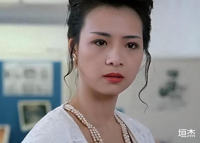 曾是波霸始祖！一代豔星「砸7百萬替美胸保險」28歲為愛隱退　相愛20年「不婚不生財產留給前妻」