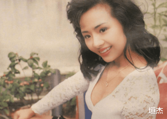曾是波霸始祖！一代豔星「砸7百萬替美胸保險」28歲為愛隱退　相愛20年「不婚不生財產留給前妻」