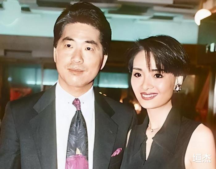 曾是波霸始祖！一代豔星「砸7百萬替美胸保險」28歲為愛隱退　相愛20年「不婚不生財產留給前妻」