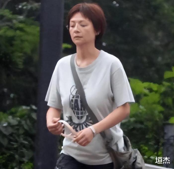 曾是波霸始祖！一代豔星「砸7百萬替美胸保險」28歲為愛隱退　相愛20年「不婚不生財產留給前妻」