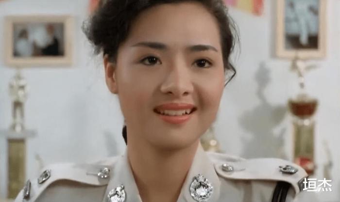 曾是波霸始祖！一代豔星「砸7百萬替美胸保險」28歲為愛隱退　相愛20年「不婚不生財產留給前妻」