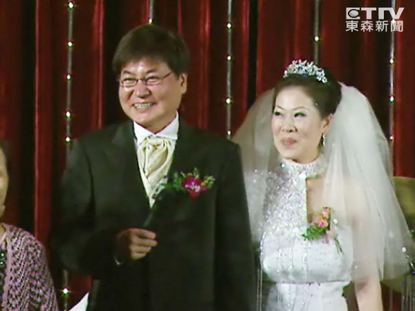 消失演藝圈7年！《天天開心》72歲男星「兒子娶美嬌娘」現身婚宴　意外曝光「超正小女兒」網狂喊：岳父好！