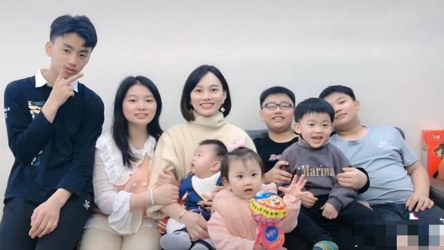 不用靠老公！36歲職業媽「13年狂生7胎」白天開公司晚上帶孩子　「爆紅後拒千萬薪」一個人育兒觀讚翻全網