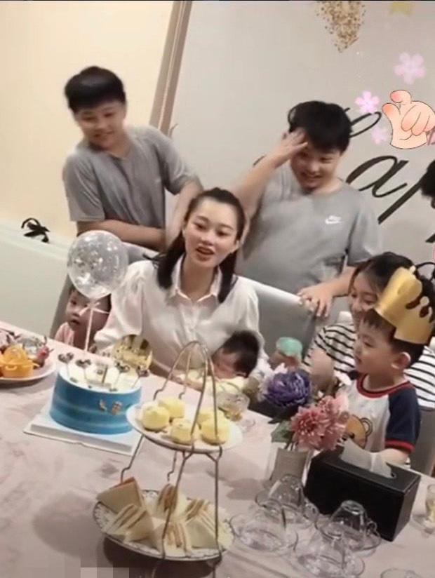 不用靠老公！36歲職業媽「13年狂生7胎」白天開公司晚上帶孩子　「爆紅後拒千萬薪」一個人育兒觀讚翻全網