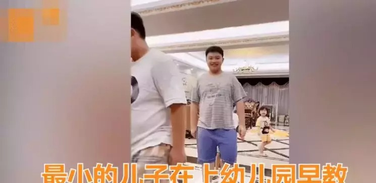 不用靠老公！36歲職業媽「13年狂生7胎」白天開公司晚上帶孩子　「爆紅後拒千萬薪」一個人育兒觀讚翻全網