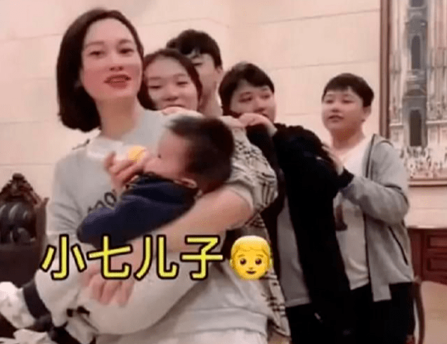 不用靠老公！36歲職業媽「13年狂生7胎」白天開公司晚上帶孩子　「爆紅後拒千萬薪」一個人育兒觀讚翻全網