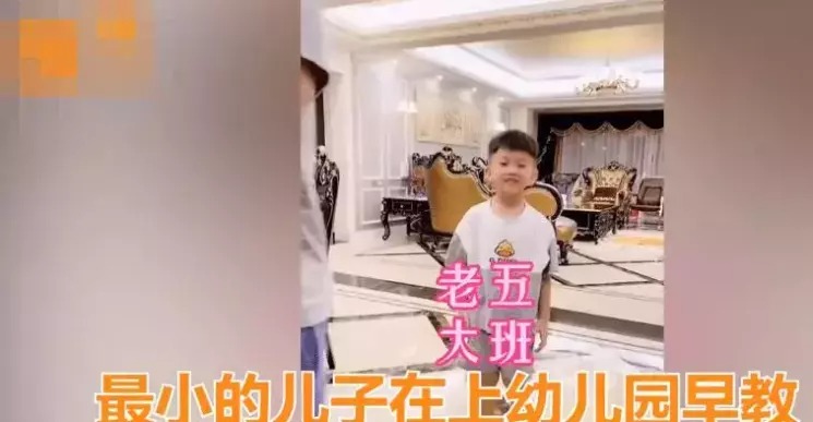 不用靠老公！36歲職業媽「13年狂生7胎」白天開公司晚上帶孩子　「爆紅後拒千萬薪」一個人育兒觀讚翻全網