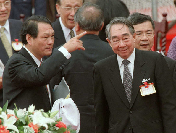 地表最強姊夫！出走20年回歸「坐穩長榮董事長位子」公司一夕變天 　大哥不滿嗆「外人還來插手」：引狼入室