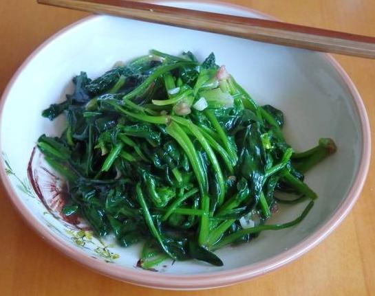 不管炒什麼蔬菜！記住3點「炒蔬菜不變黑」菜葉綠得發亮