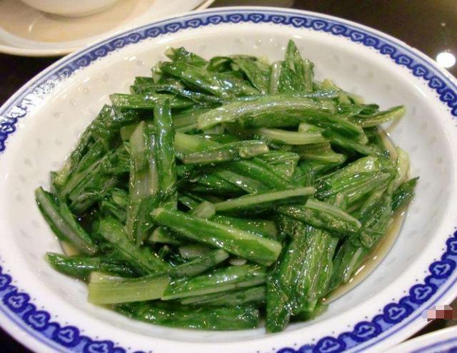 不管炒什麼蔬菜！記住3點「炒蔬菜不變黑」菜葉綠得發亮