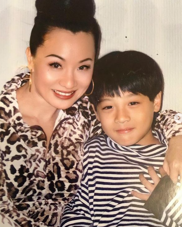 雙手贊成比莉交男友！周湯豪「首吐33年真心話」嘆媽媽付出太多　他罕落下男兒淚：捨不得母