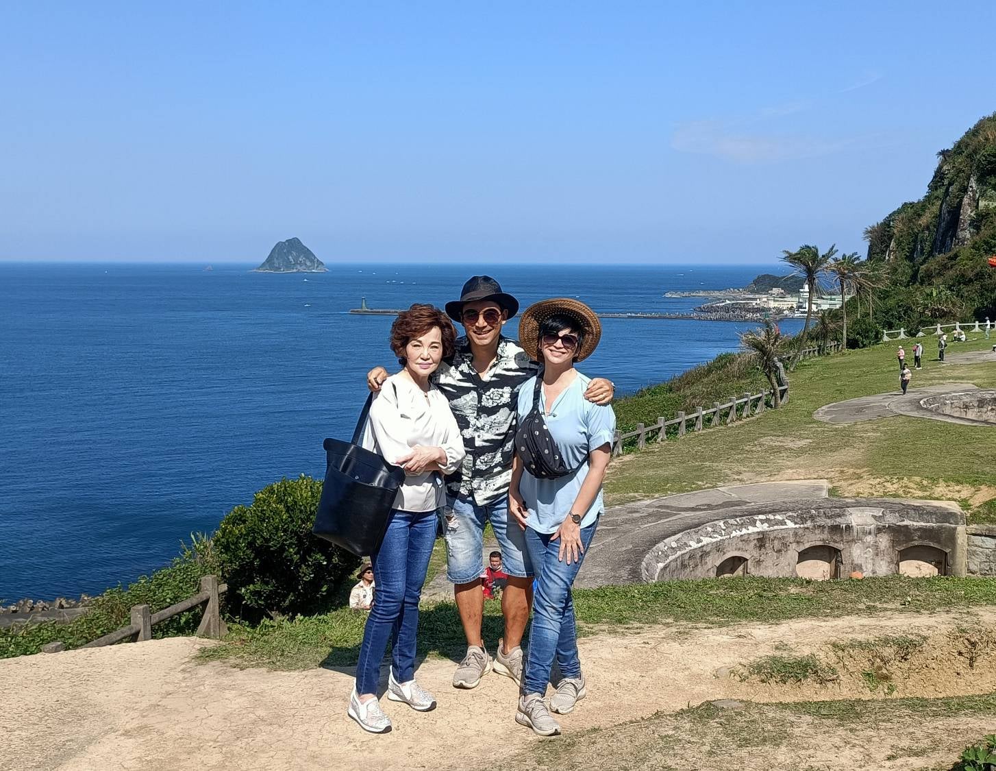伴讀任務宣告結束！岑永康飛紐西蘭「把老婆帶回家」不再干涉孩子　「重回兩人世界」少給孩子添麻煩