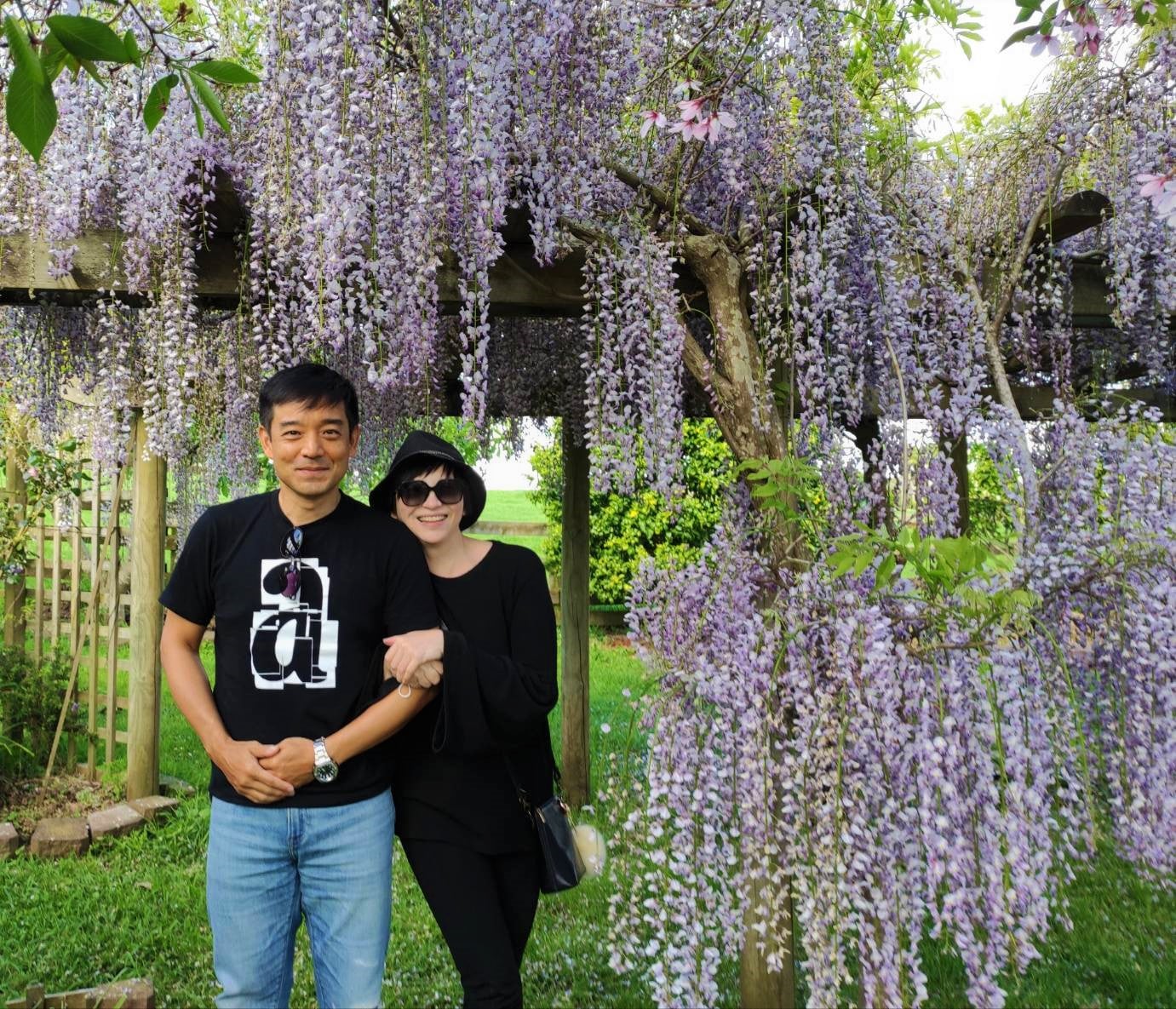 伴讀任務宣告結束！岑永康飛紐西蘭「把老婆帶回家」不再干涉孩子　「重回兩人世界」少給孩子添麻煩
