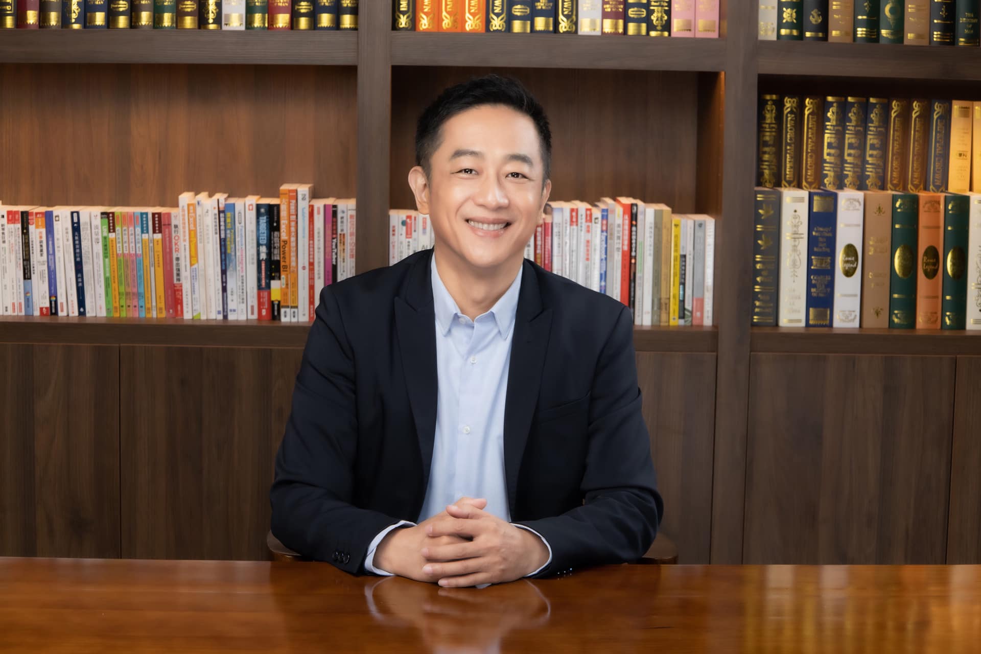 叫19歲兒別念大學！陳昭榮「要求當22K助理」他一口答應　別妄想空降「努力就能坐我位子」
