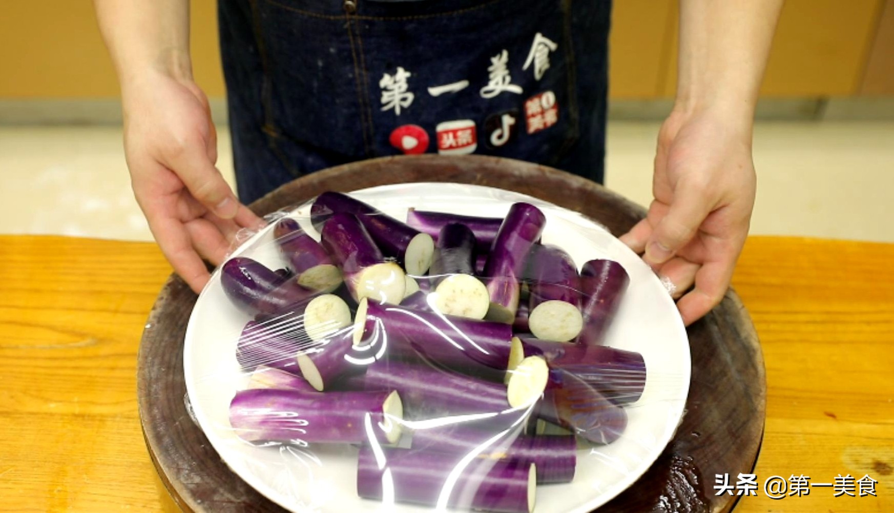 年齡大了要忌嘴！50歲以後這3樣「能不吃就不吃」　千萬「別不當回事」否則很容易引起痛風
