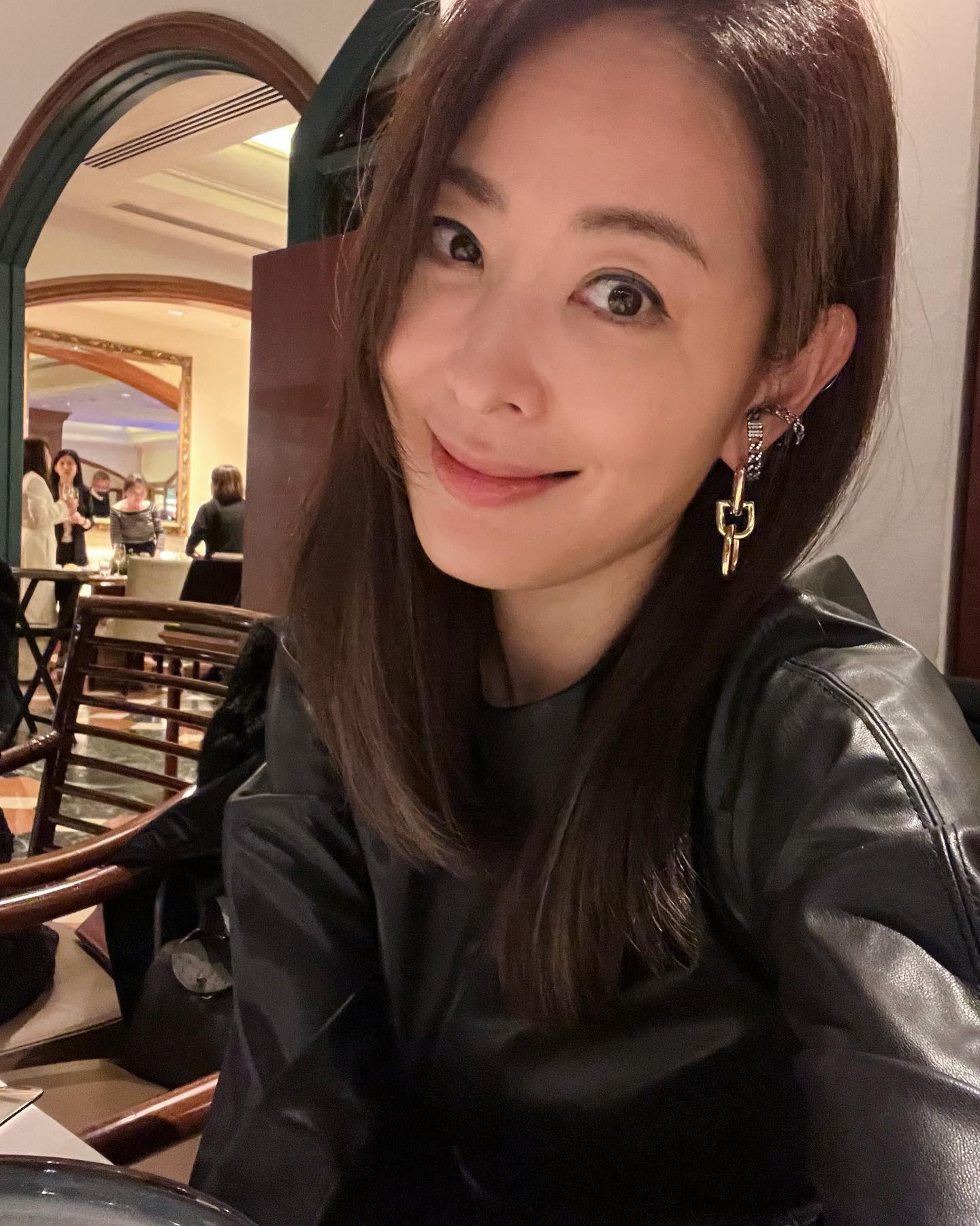 妳有很多缺點！賈永婕老公「結婚20周年獻驚喜」憨慢告白　女神感動哭「下秒又被逗笑」：有夠古錐
