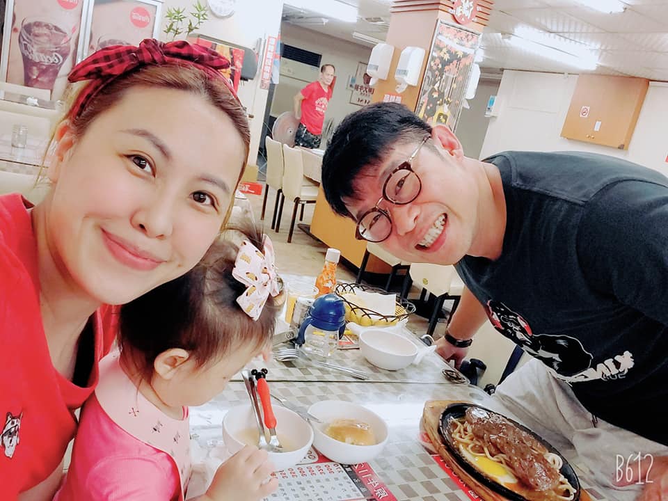 堅持只租不買房！金鐘男配北漂30年「不願在台北買房」背後原因曝光　為妻小「租屋文山區30坪」錢全花她們身上