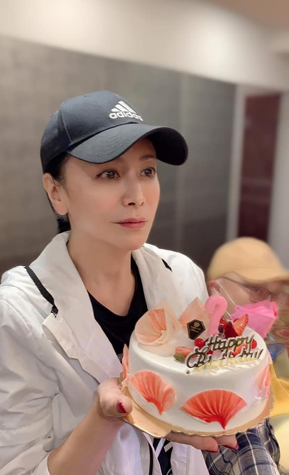 毅然賣掉中國房產！資深女星歸隱台東「親手打造農場」自給自足　「菜市場捕捉身影」鄉親認證：本人超親切