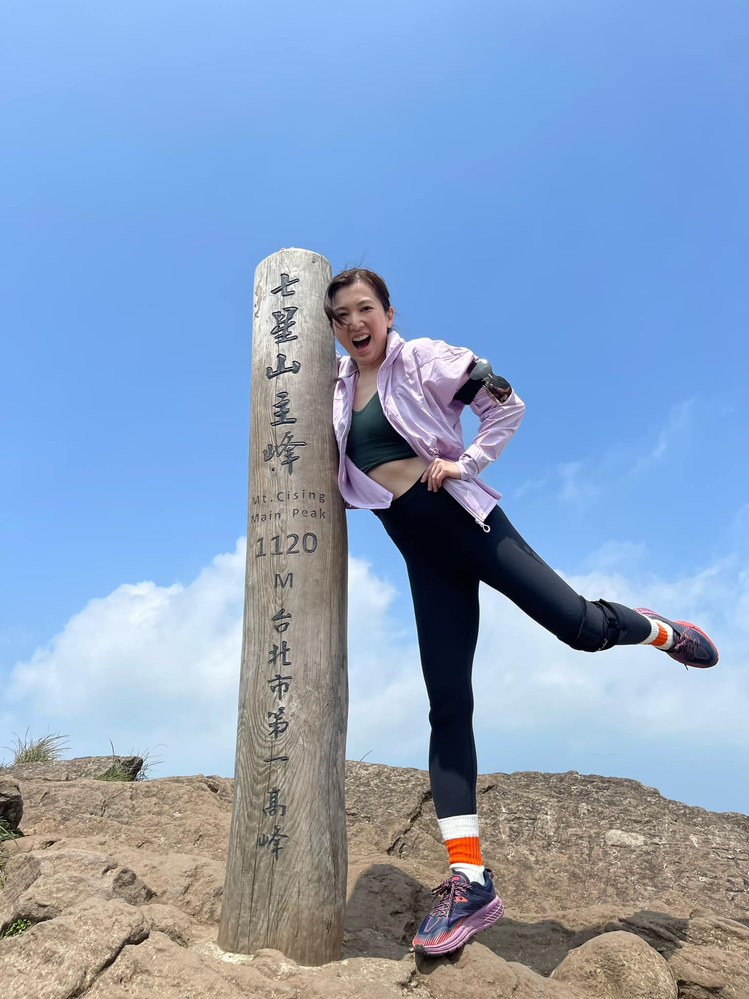 相夫教子13年！廖家儀嫁香港富尪「孩子菁英教育培養」課業是其次　「安排兒學鋼琴」母子通過五級檢定：一起成長