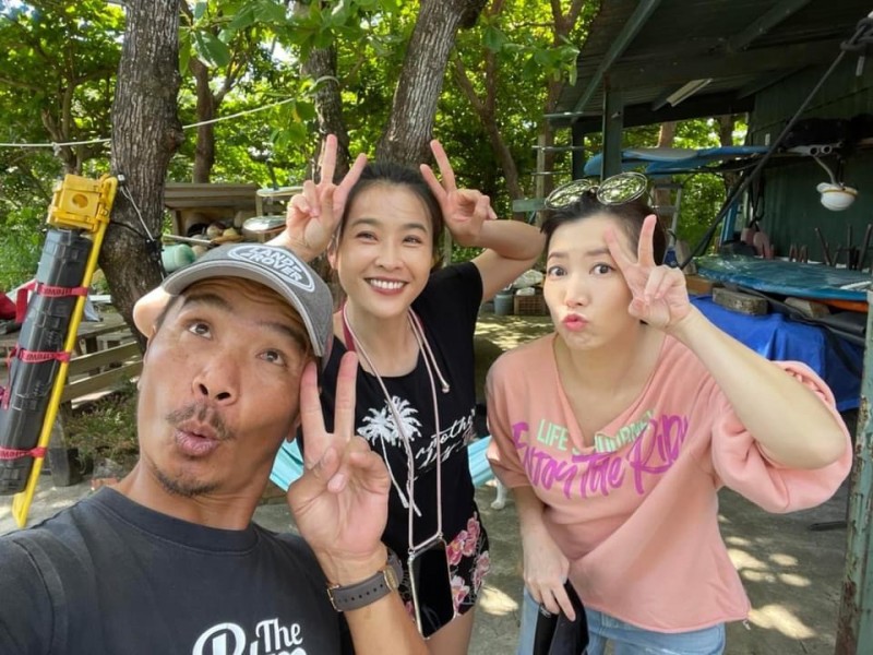 相夫教子13年！廖家儀嫁香港富尪「孩子菁英教育培養」課業是其次　「安排兒學鋼琴」母子通過五級檢定：一起成長
