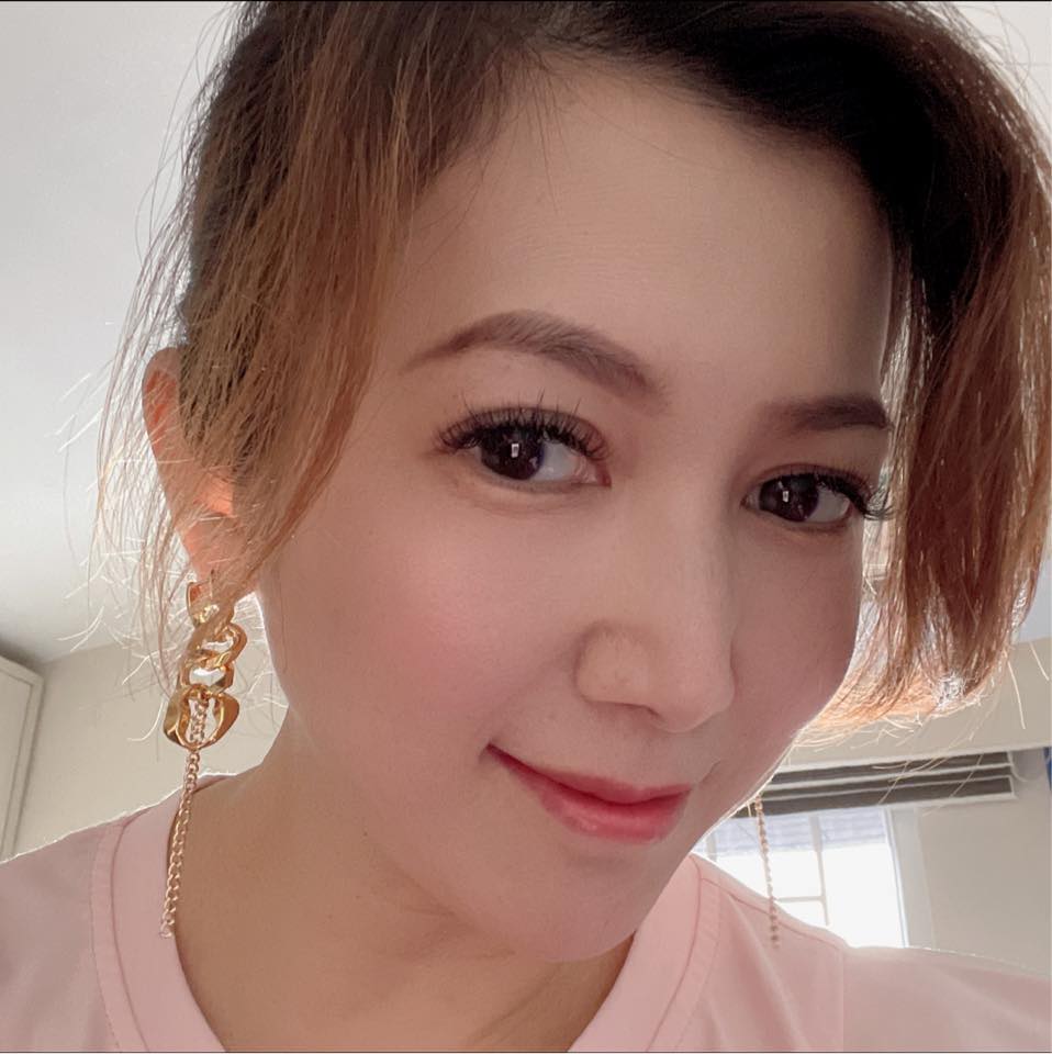 相夫教子13年！廖家儀嫁香港富尪「孩子菁英教育培養」課業是其次　「安排兒學鋼琴」母子通過五級檢定：一起成長