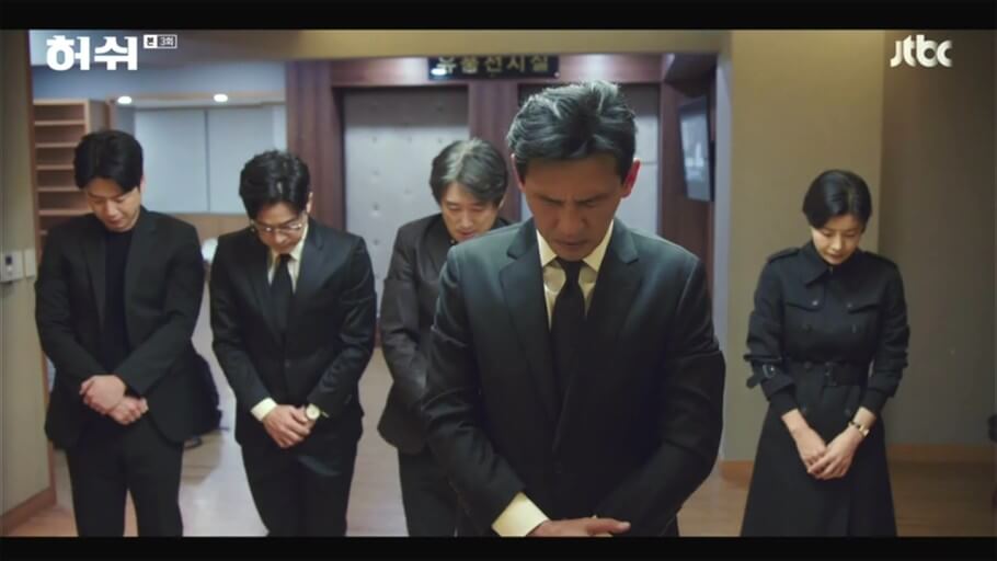 離婚後帶兒再嫁！丈夫「為救兒子犧牲」她痛哭失聲　葬禮上兒子不願穿喪服「看清真相後怒砸靈堂」
