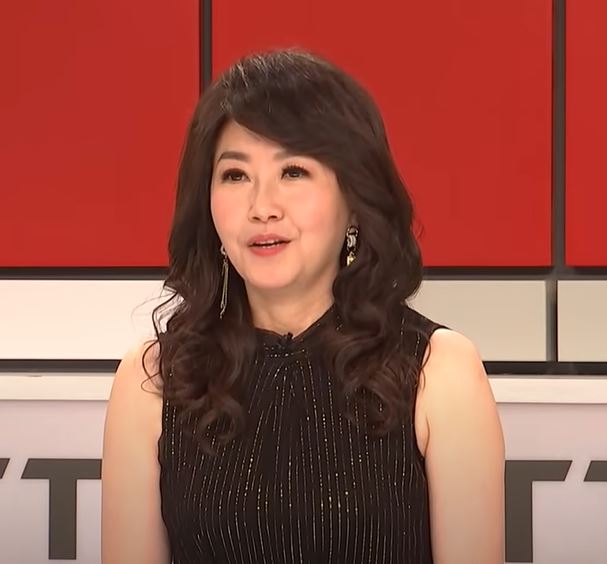 擺脫勞碌命！名主播廖筱君「閃辭14年主持棒」回歸林太太　「54歲仙氣素顏亮相」笑喊不會放鬆啦