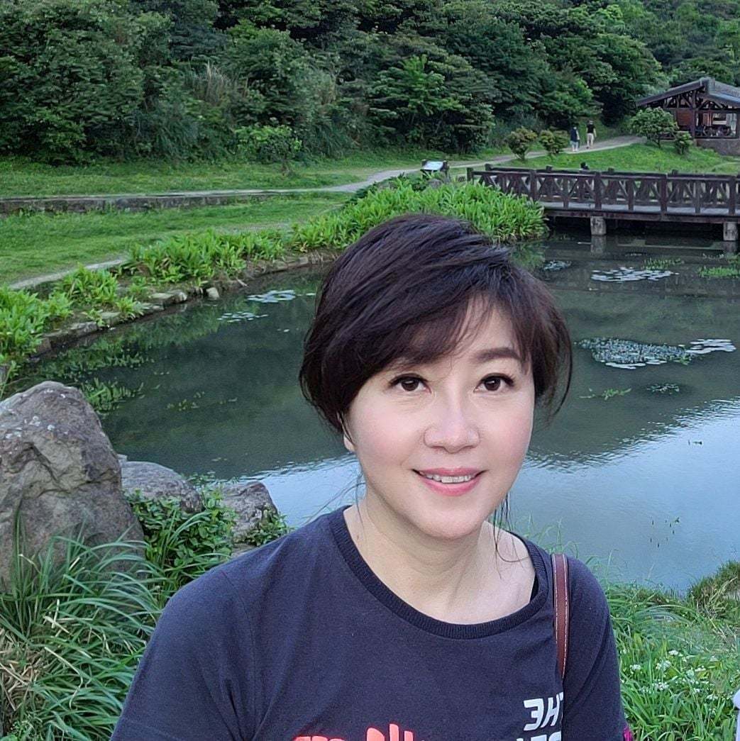 擺脫勞碌命！名主播廖筱君「閃辭14年主持棒」回歸林太太　「54歲仙氣素顏亮相」笑喊不會放鬆啦