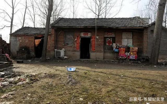 哀嚎一夜！85歲母親「在家門口走了」眼角還有淚　警方一查「不孝兒惡劣行為」全網震驚