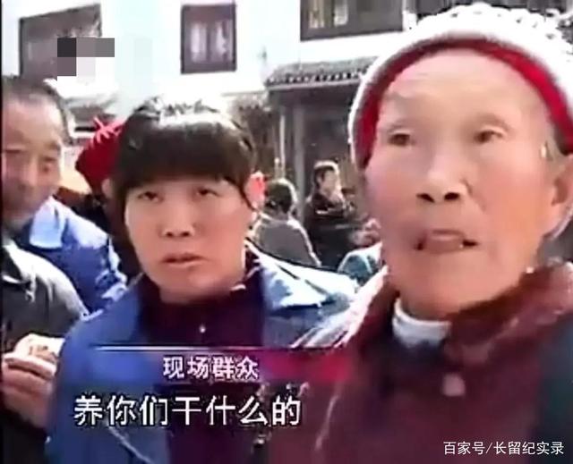 哀嚎一夜！85歲母親「在家門口走了」眼角還有淚　警方一查「不孝兒惡劣行為」全網震驚