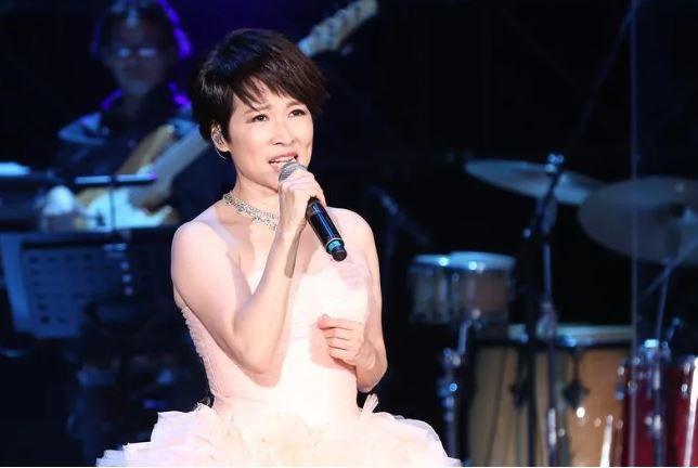 一張照片揭女神真性情！鐵粉公開「12年前珍藏合影」見證林慧萍念舊　今58歲復出「無奈意外攪局」大嘆遺憾