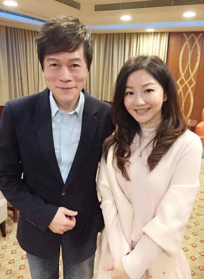 老夫少妻婚姻有代溝？洪榮宏愛妻「驚曝年齡真相」認了不是嫩妻　「結婚不到1年就大吵」謝尪暖舉包容
