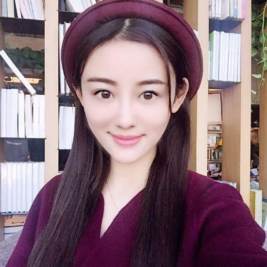 一人養全家8口！她18歲輟學演戲「替父母還債」幫弟弟買房　患癌後卻「無人照顧」26歲香消玉損