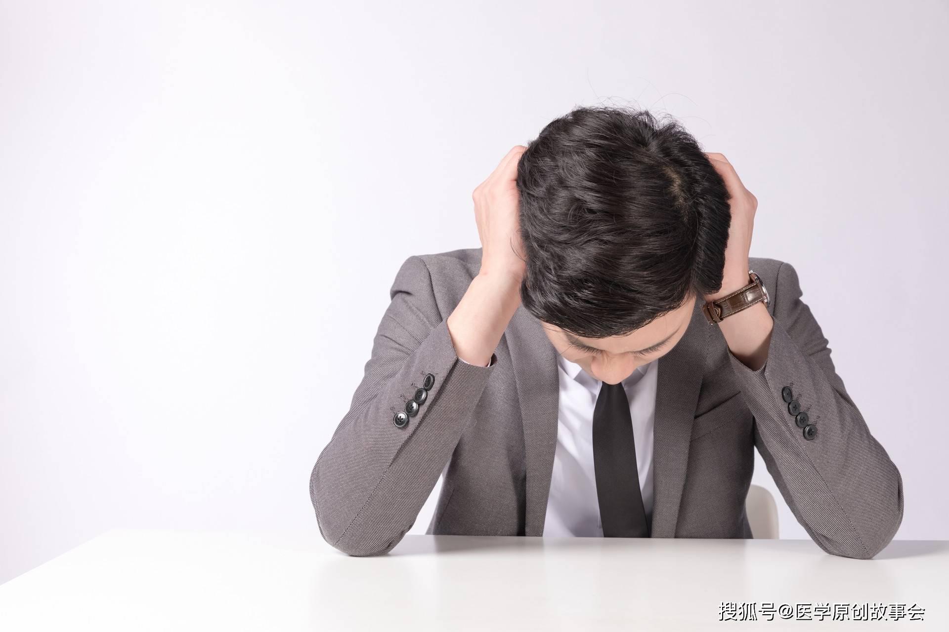 頭痛不輕忽！45歲男長期頭痛竟檢出鼻咽癌 醫生警告：頭部三大異常信號恐是癌症警訊