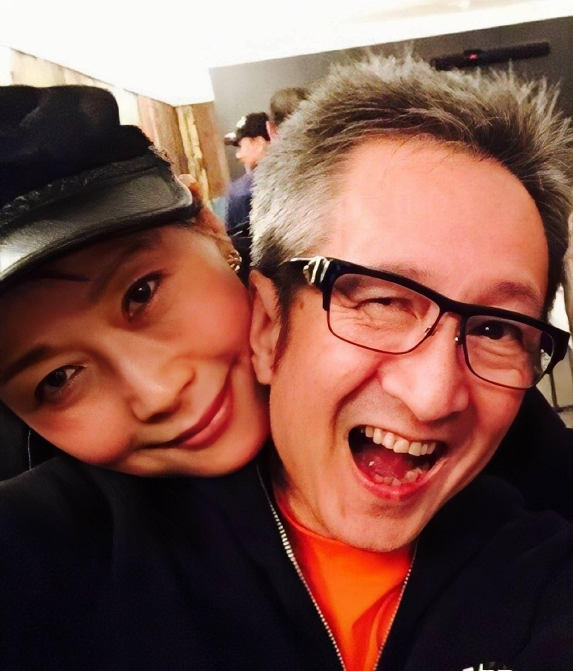 接受老去容貌！最美許仙「頂白髮消瘦現身」粉絲全看傻　遭酸崩壞笑喊「年齡不是問題」