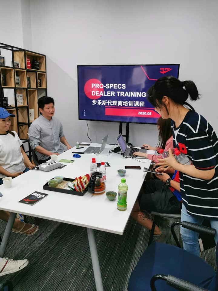 沒時間跌倒再重來！資深女星「單親養子」赴陸拚身兼5職　靠自己「年收7位數」竄位電商女王