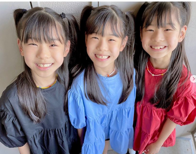 五倍幸福！辣媽生雙胞胎「幾年後又懷3胞胎」百萬分之一機率　「6人母女裝爆紅」一轉眼小女孩都長大了