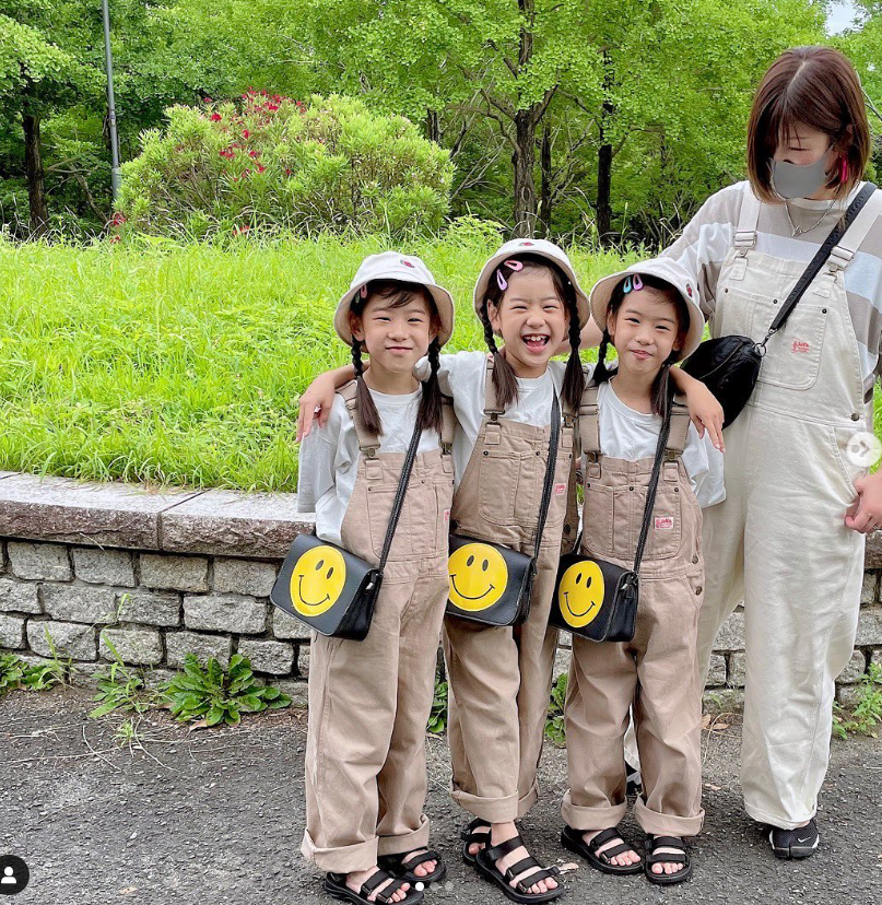 五倍幸福！辣媽生雙胞胎「幾年後又懷3胞胎」百萬分之一機率　「6人母女裝爆紅」一轉眼小女孩都長大了