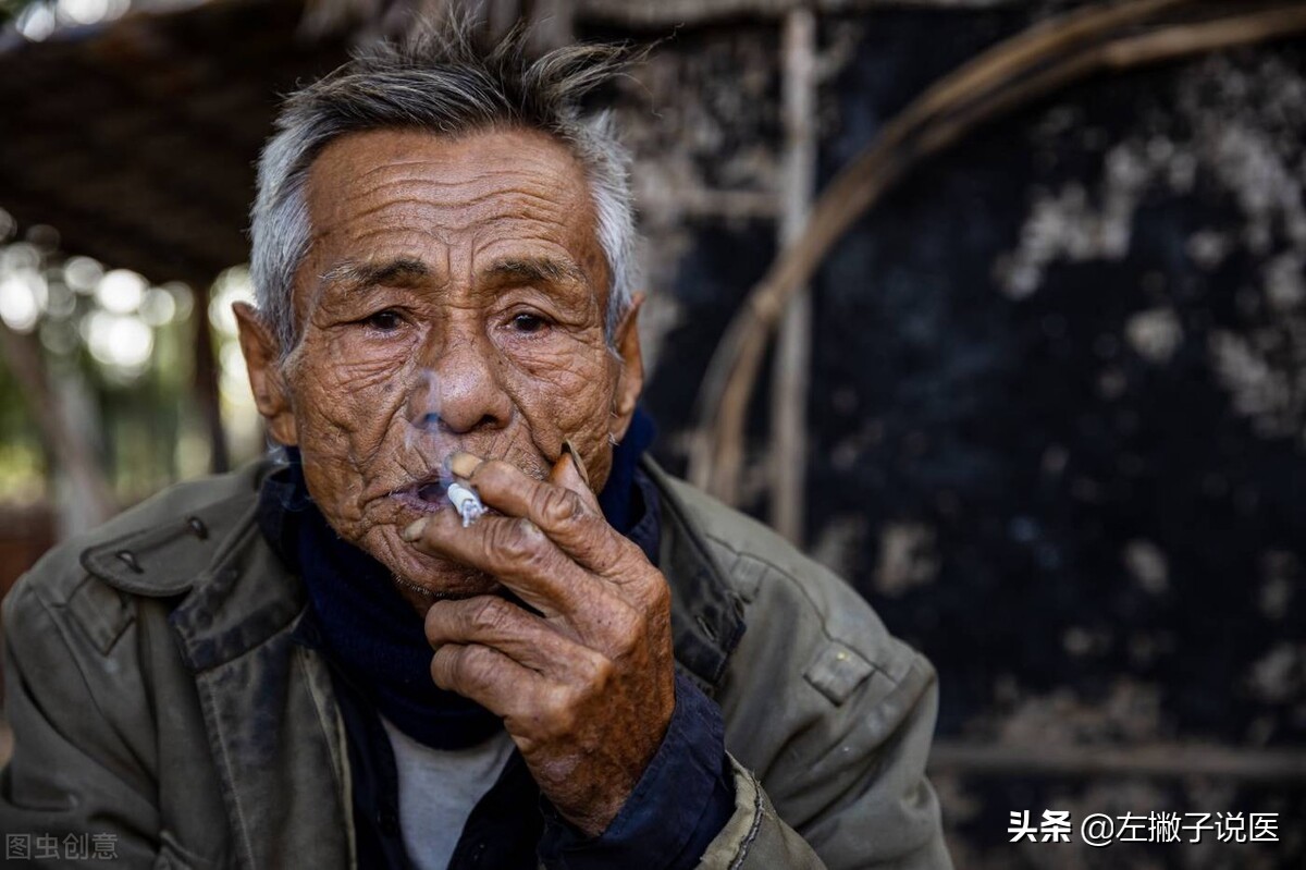 為什麼人老了會有「老人味」？大爺身上味道重「被孫子嫌棄」　建議：50歲後堅持4個習慣「老了無異味」