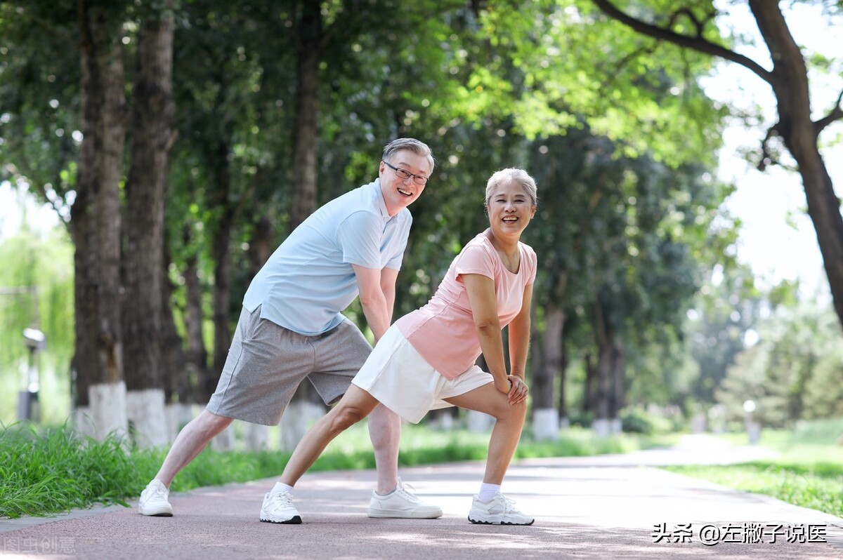 為什麼人老了會有「老人味」？大爺身上味道重「被孫子嫌棄」　建議：50歲後堅持4個習慣「老了無異味」