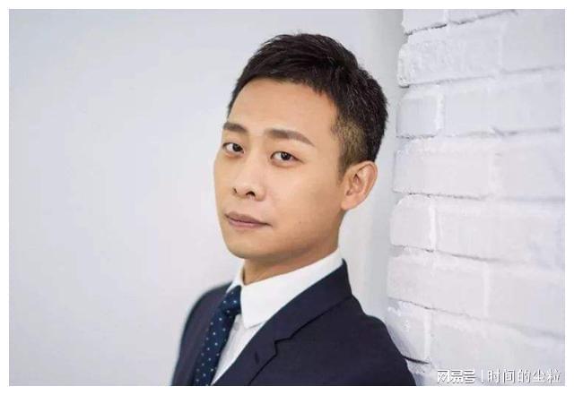 婚前坦言「有個植物人女友」!影帝癡情守護10年「直到她離世」 妻子大度陪伴「辭去工作成為他助力」