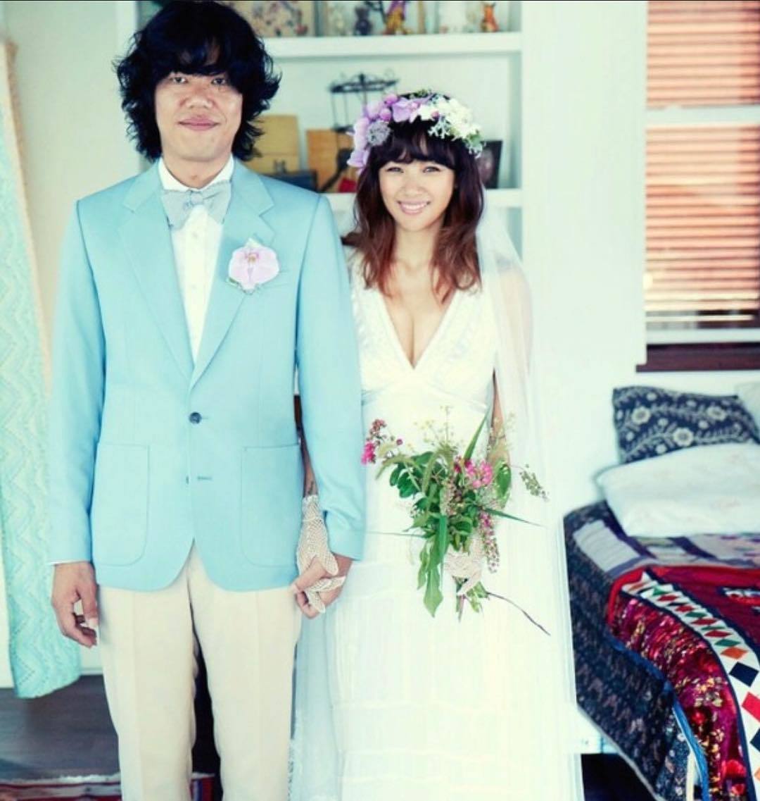 自己只有錢！46歲國民天后為愛「嫁醜男當農婦」　12年後「婚姻現況曝光」網全愣了