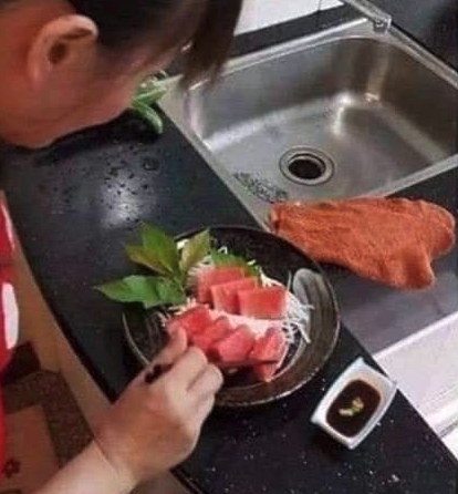 女兒想吃生魚片！媽媽出招端出「新鮮類生魚片」配哇沙米　超狂類薯條「狂吃也不怕罪惡」網讚翻