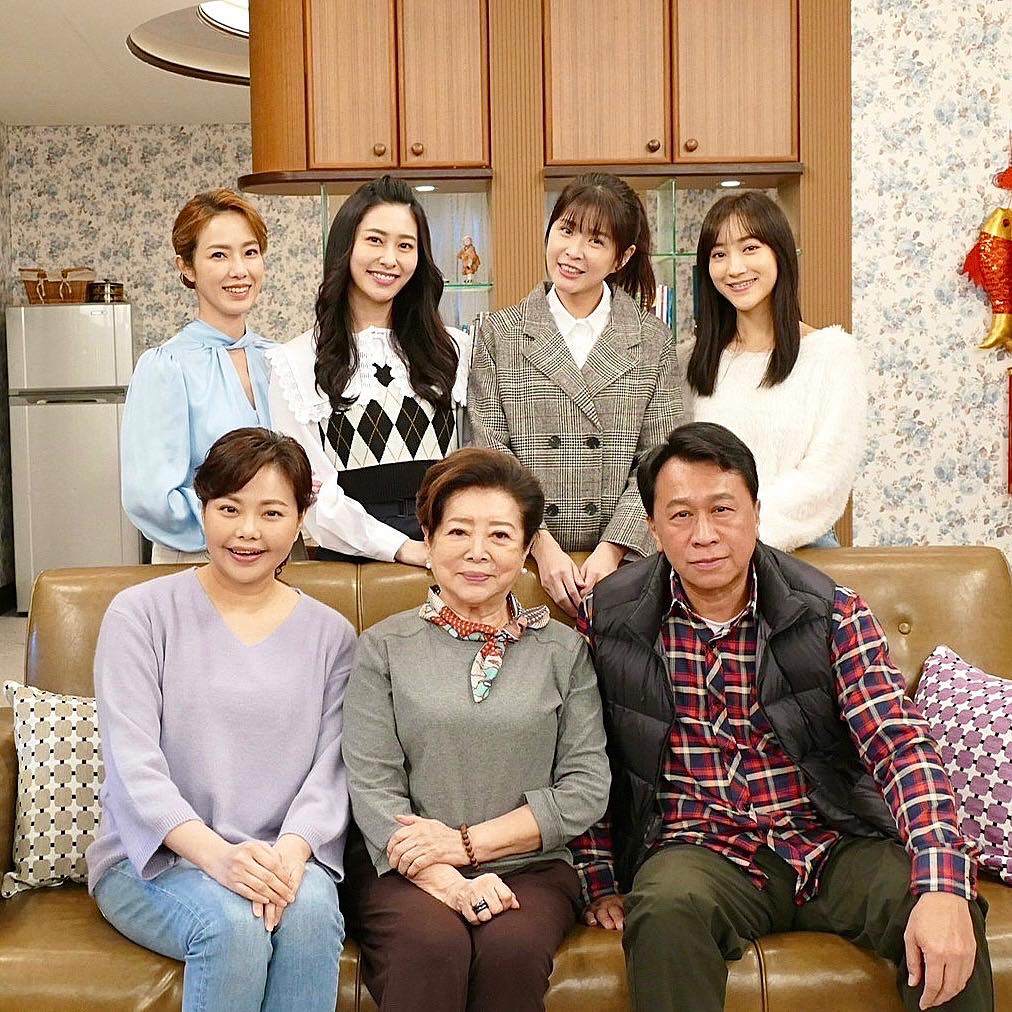 媽媽曾是明星！《一家團圓》女星「曝光母絕美顏值」　網驚豔喊「像是姊妹花」氣質溫婉