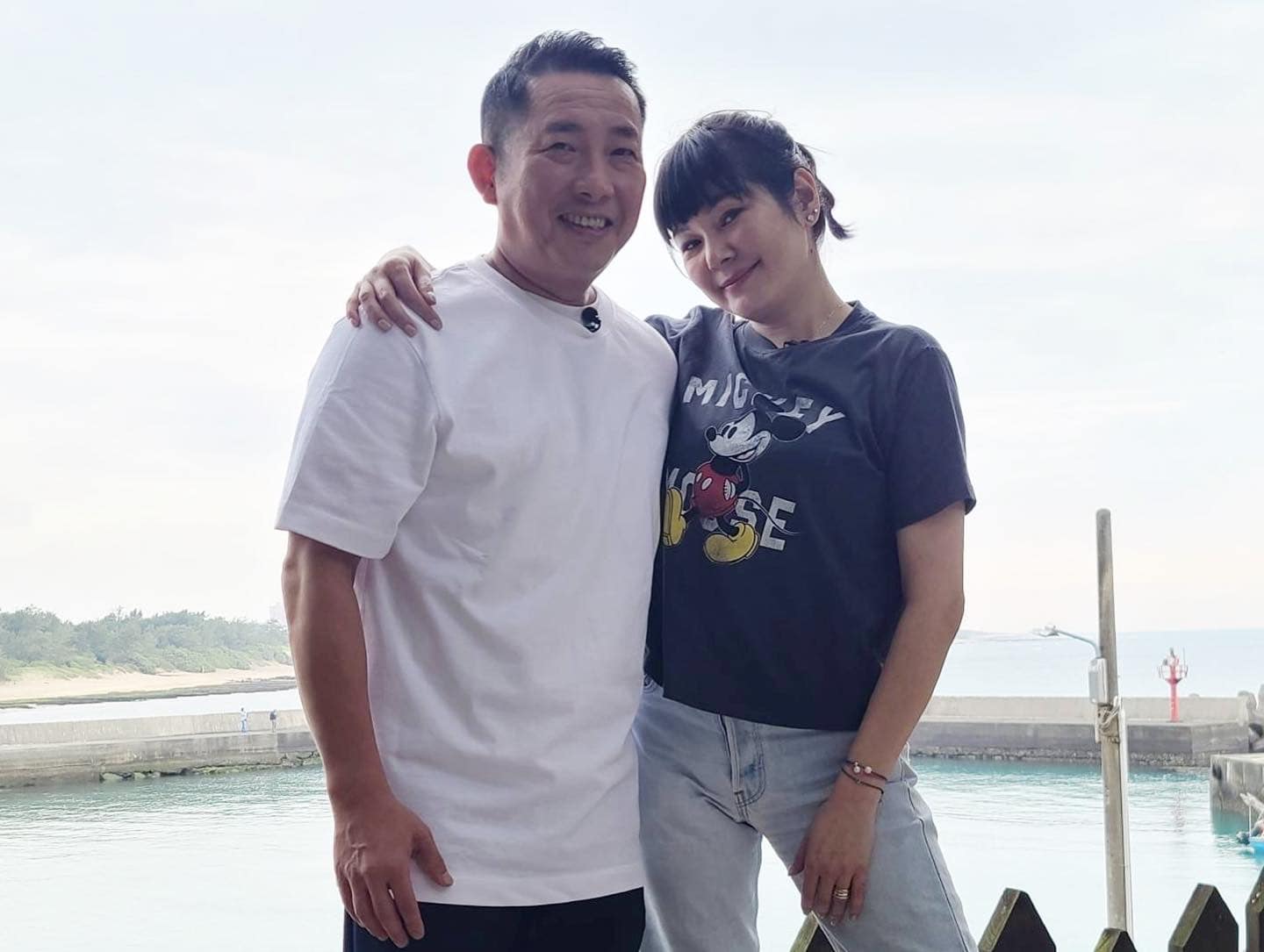老婆吃飯到一半！屈中恆「拿出籌備已久驚喜」妻感動笑開懷　「夫妻深情一吻」他坦承：對不起早上吼了妳