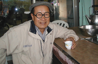 昔情義相挺同住14年！阿西「聞脫線離世噩耗」悲痛反應惹心碎　「50年哥倆好共患難」私下情曝光
