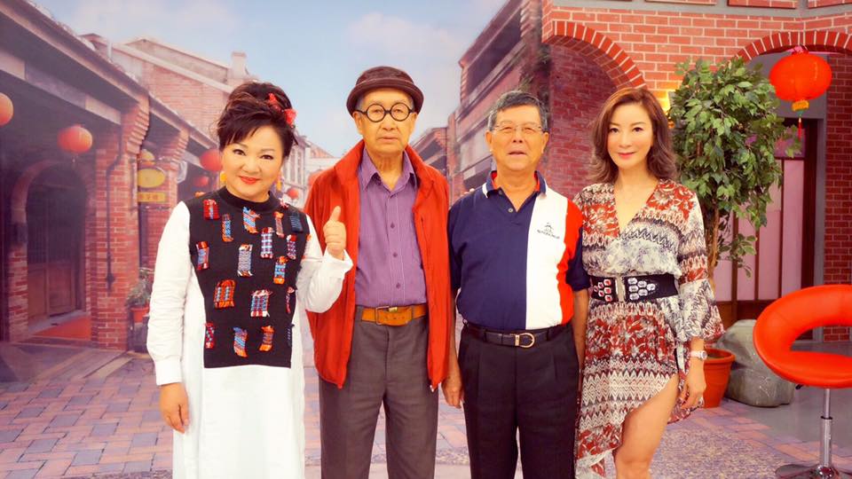 阿公一路好走！脫線家屬「低調辦告別式」兒孫跪地哭紅眼　楊繡惠「赴台東淚送阿北」曬照悼念
