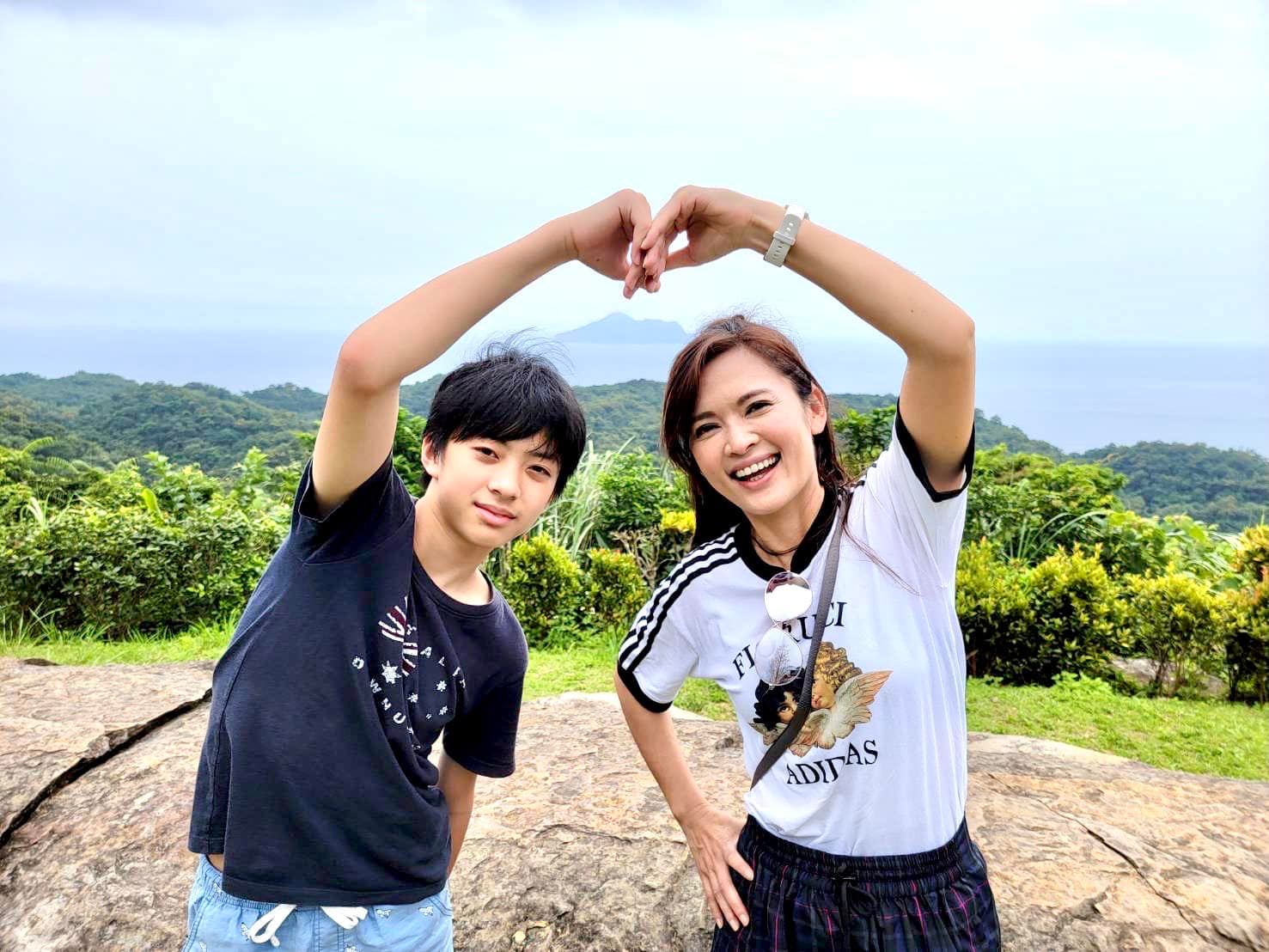 最美氣象主播！王淑麗獨創「花10年走遍144鄉鎮」報氣象　「罕吐父親惡行」謝老公撐腰愛護