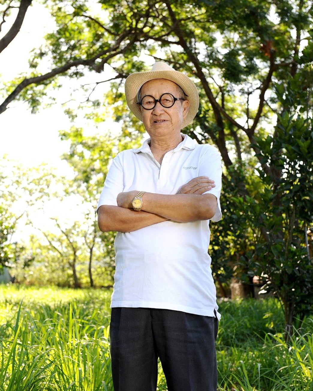 阿公一路好走！脫線家屬「低調辦告別式」兒孫跪地哭紅眼　楊繡惠「赴台東淚送阿北」曬照悼念