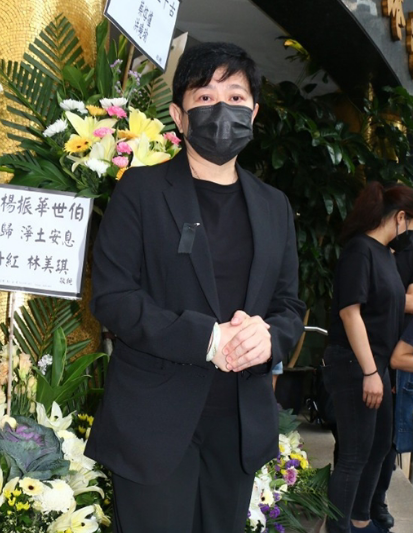 30年經紀人父親病逝！郭富城聽噩耗「急奔靈堂幫喪」現場暖舉催淚　「將90億身家給她打理」用信任報恩情